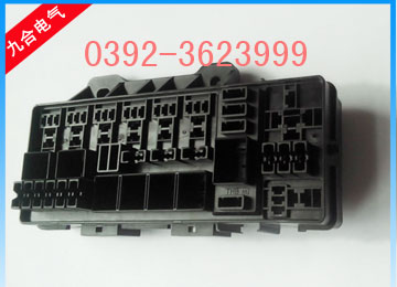 1236301保险盒总成